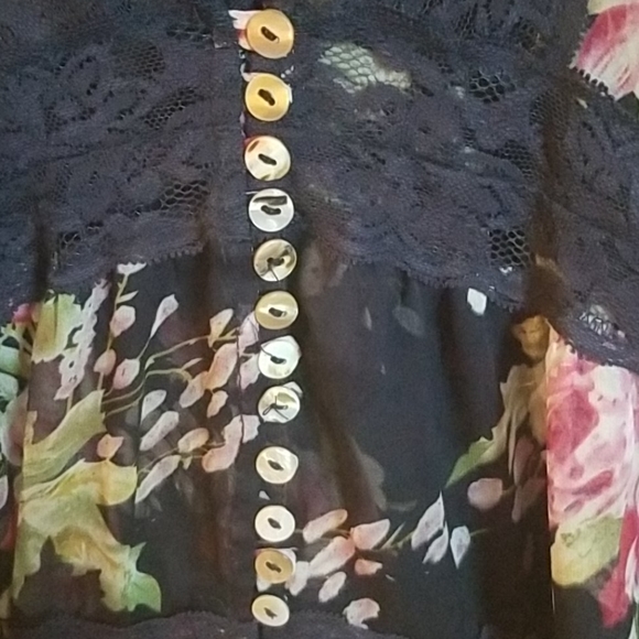 Floral lace top - Picture 2 of 4